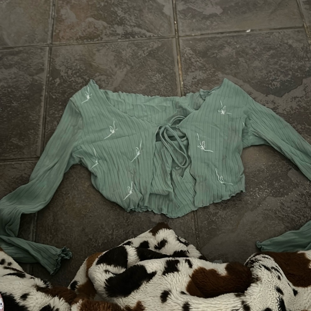 green over tie top
